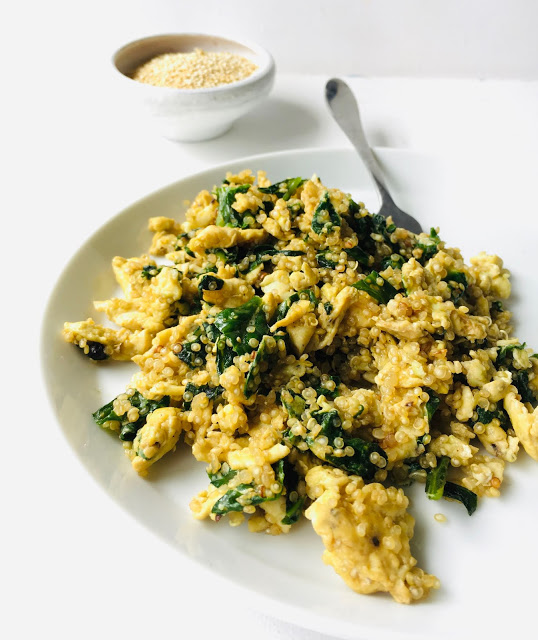 Scrambled Eggs with Spinach and Quinoa